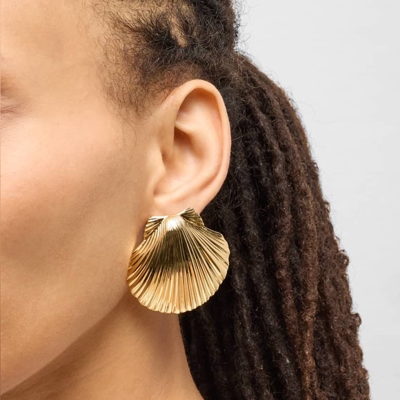 Anthropologie Mignonne Gavigan Anisah 14K-Gold-Plated Shell Stud Earrings - Picture 8 of 11